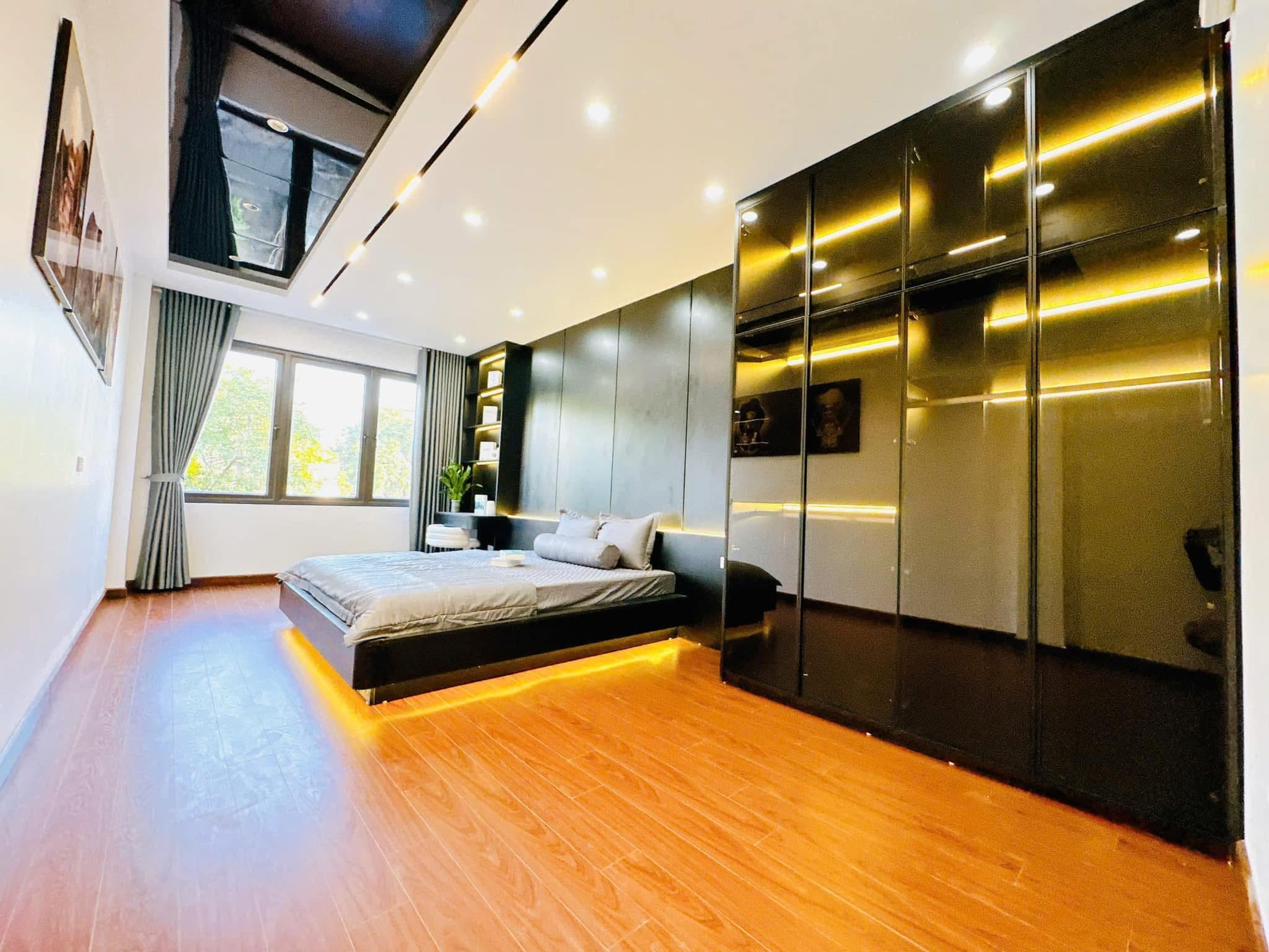 Bán nhà Dương Văn Bé thang máy, ngõ ô tô, phân lô cực hiếm