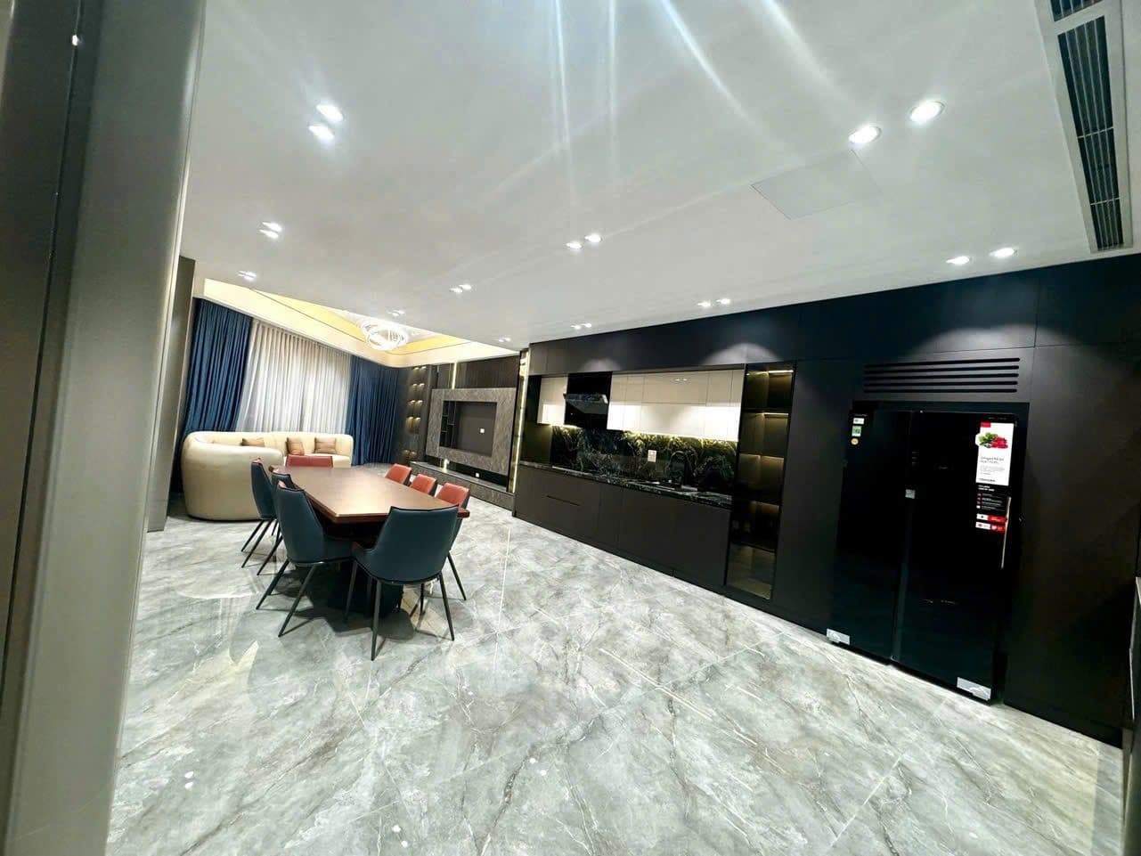 Hồng Tiến – 75m² – 8 tầng – Mặt tiền 8.1m – TÒA NHÀ 8 TẦNG THANG MÁY – Ở SANG – KINH DOANH – VĂN PHÒNG – BỂ BƠI TRÊN MÁI