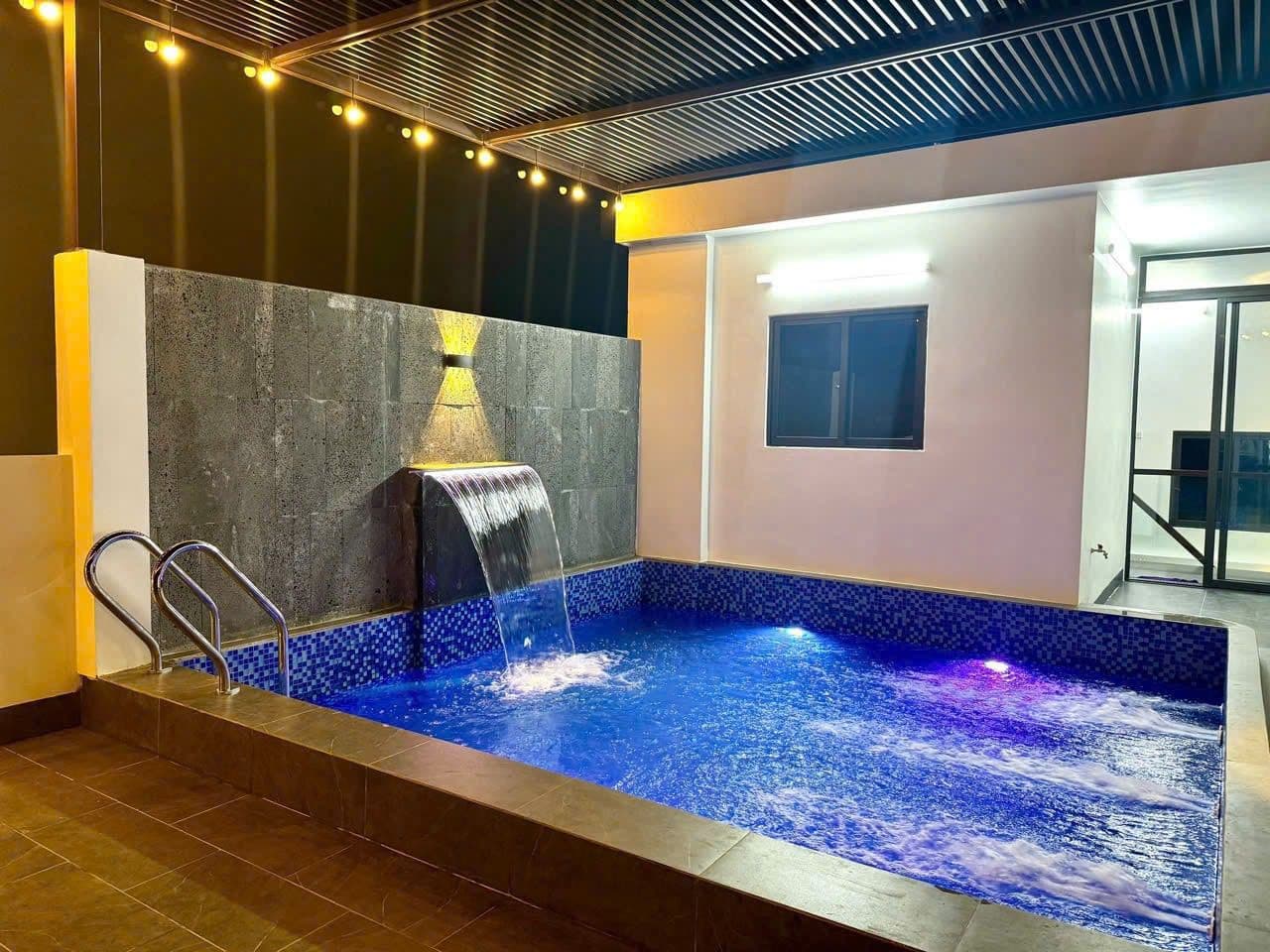 Hồng Tiến – 75m² – 8 tầng – Mặt tiền 8.1m – TÒA NHÀ 8 TẦNG THANG MÁY – Ở SANG – KINH DOANH – VĂN PHÒNG – BỂ BƠI TRÊN MÁI