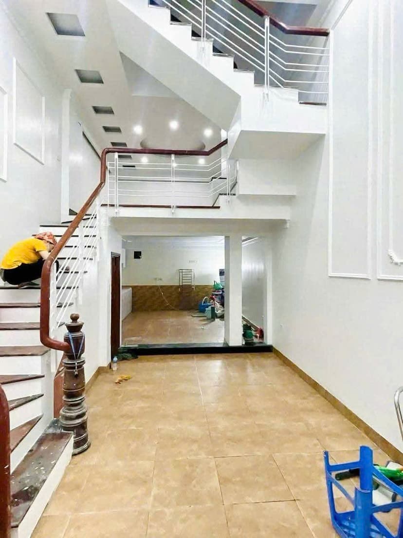 Bán nhà khu chợ Long Biên