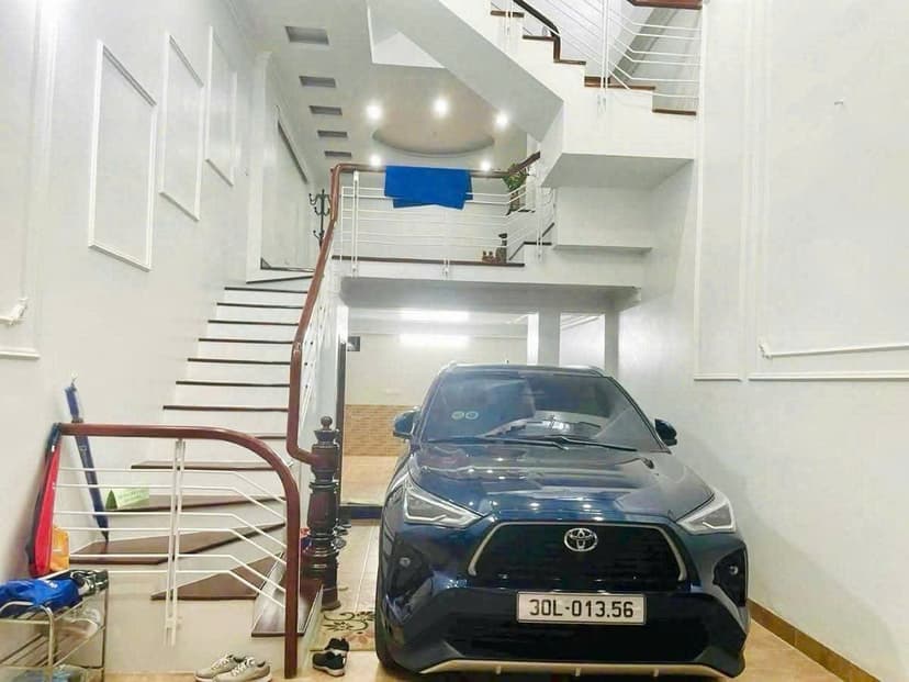 Bán nhà khu chợ Long Biên