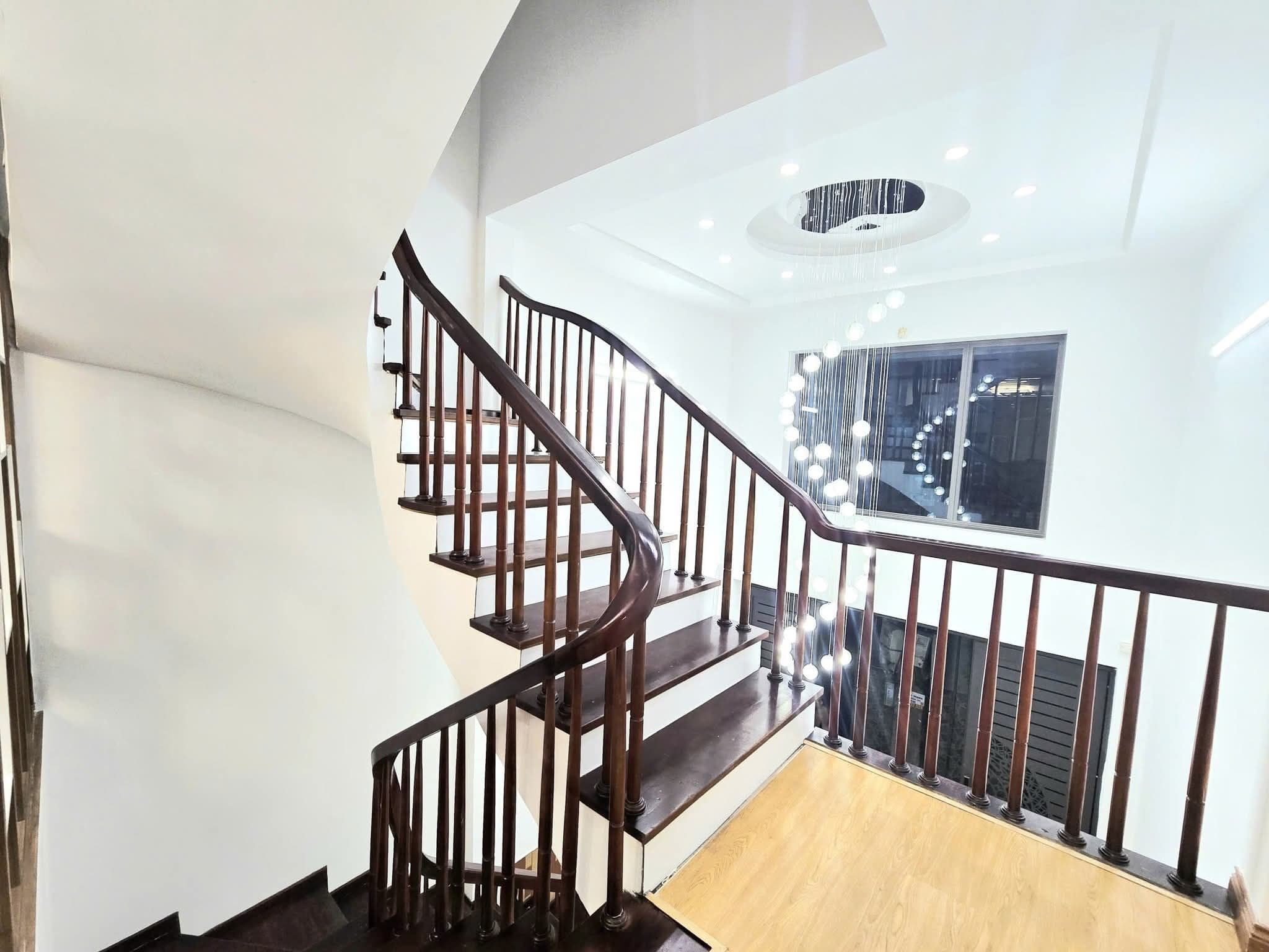 Nhà đẹp Pháo Đài Láng 45m2 – 5 tầng – chỉ hơn 10 đ