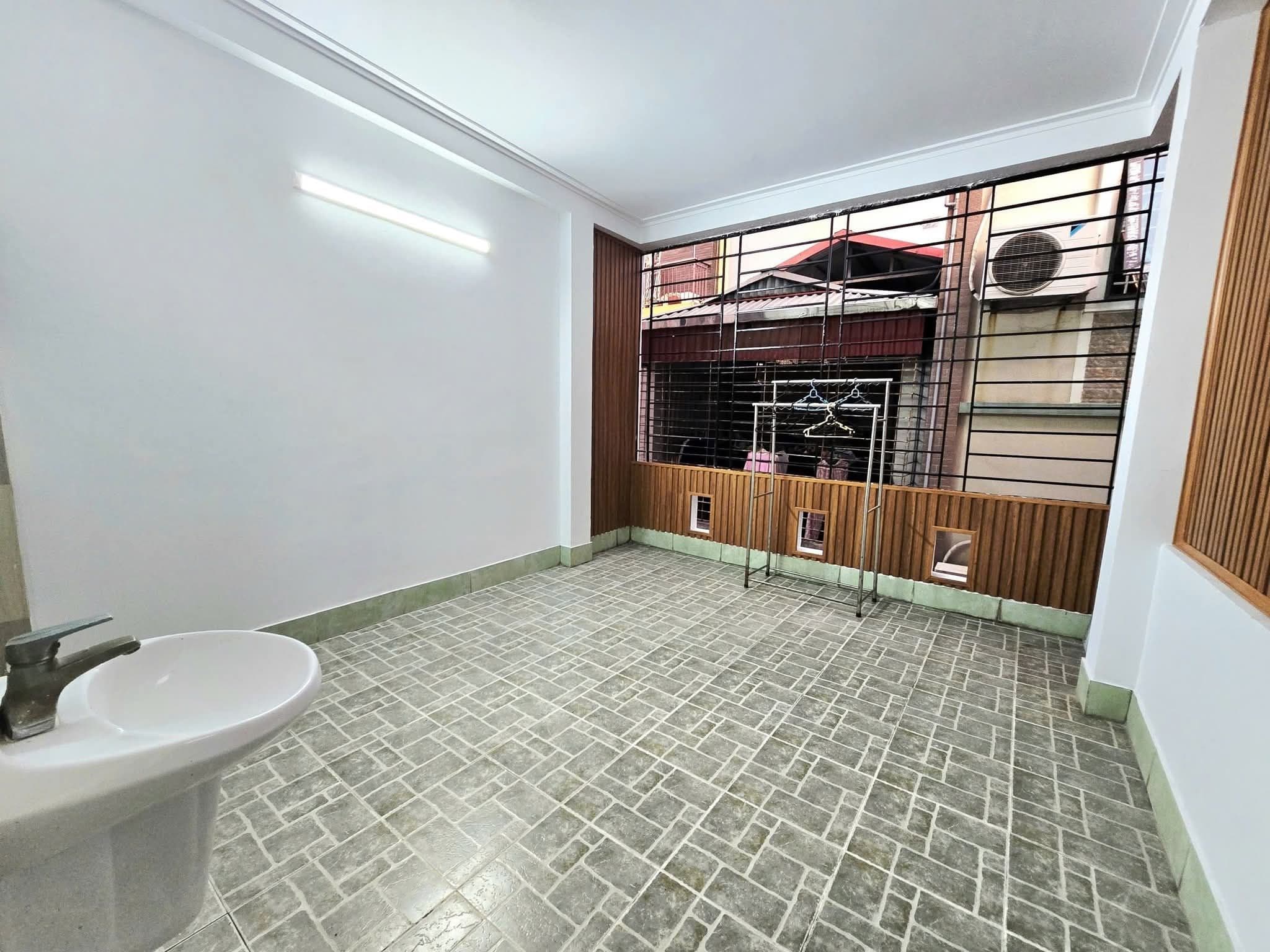 Nhà đẹp Pháo Đài Láng 45m2 – 5 tầng – chỉ hơn 10 đ