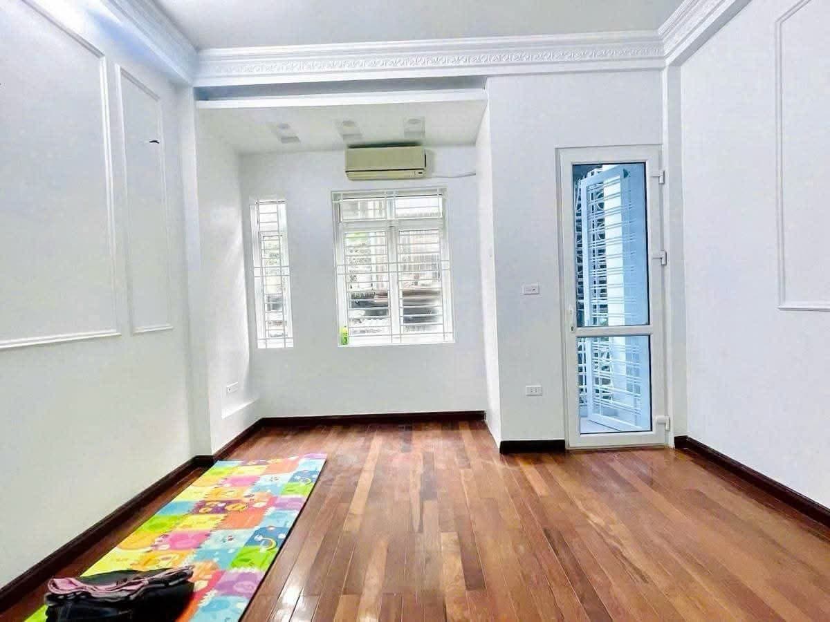 Bán nhà khu chợ Long Biên